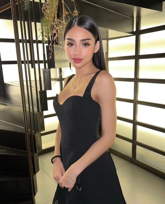 Yana, Escort, Paris