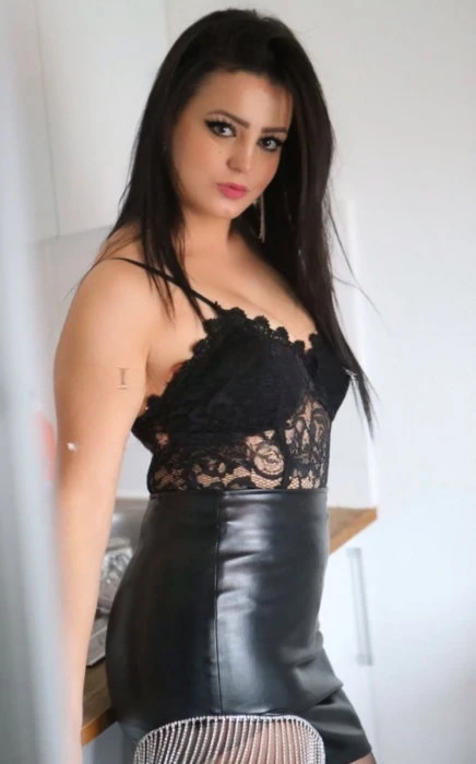Nabila, Escort, Manama