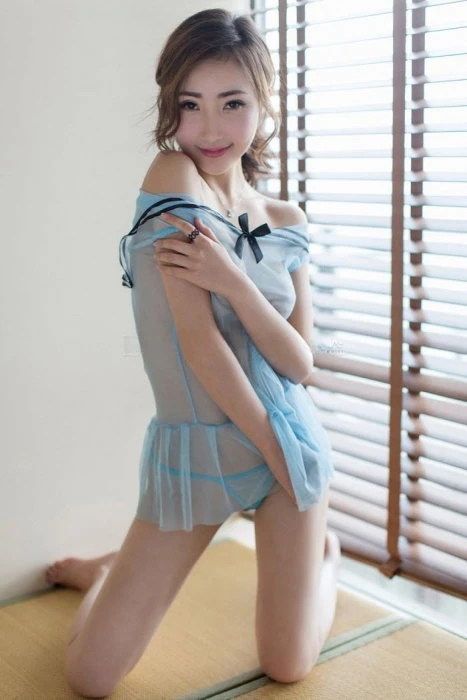 Mia — 2 / 3