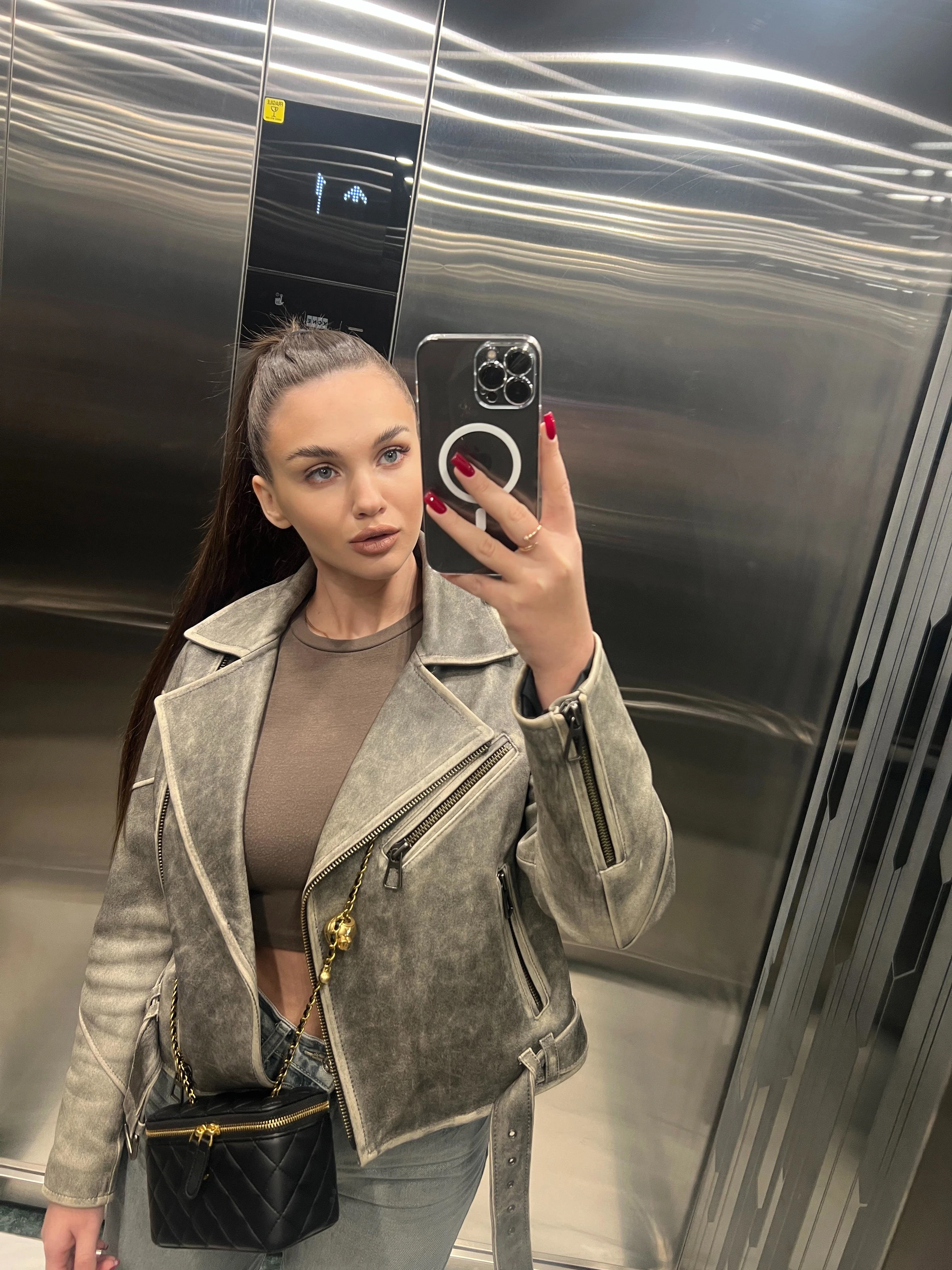 Carolyn — 4 / 5