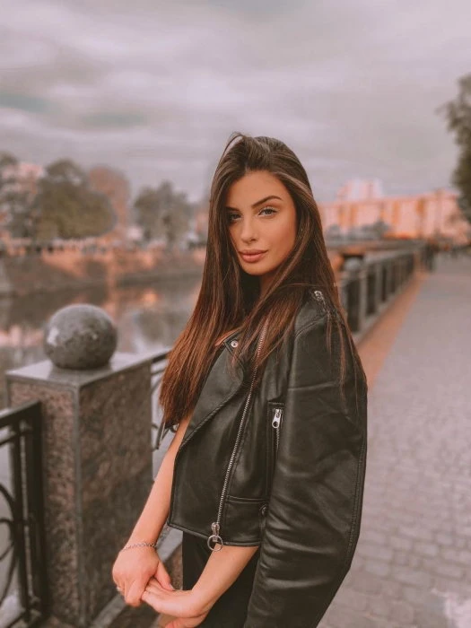 Lara, Escort, Tirana