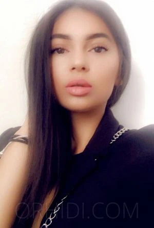 Clara — 4 / 5
