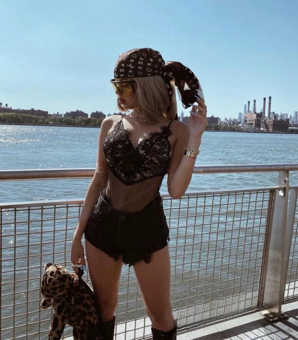 Alesa — 3 / 8