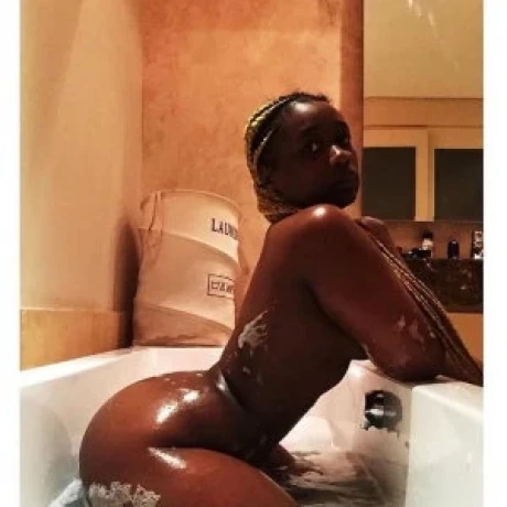 Ebony Escort Giselle — 2 / 3