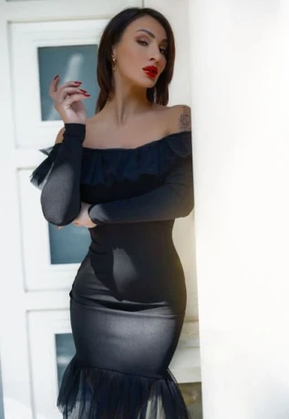 Lady Alira De Vil Im Studio Centric — 7 / 23