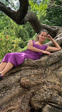 Anastasia Nur Tantramassag — 3 / 4