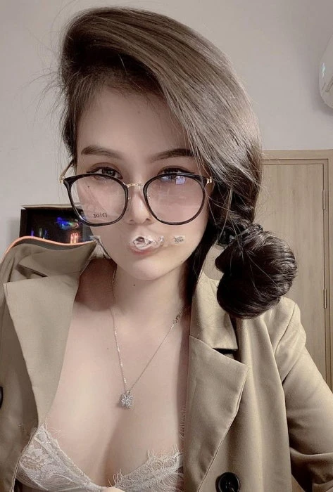 Alina — 2 / 3