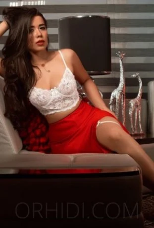 Sabrina Hot — 2 / 4