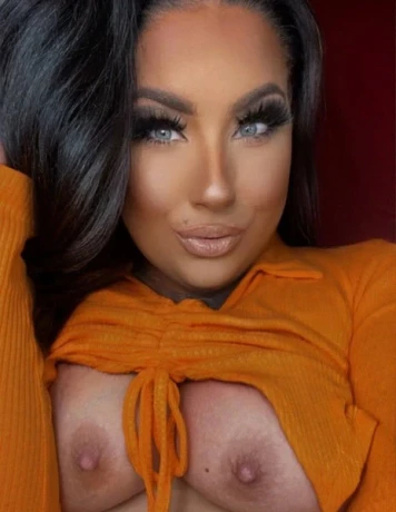Curvy Chayenne — 2 / 17