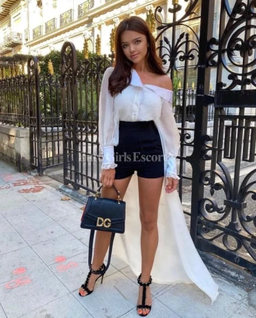 Karolina — 1 / 5