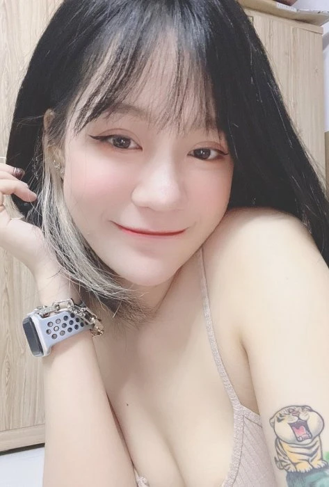Yueyue — 3 / 5