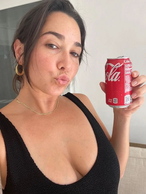 Elenita — 2 / 4