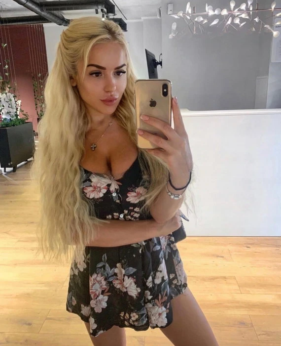 Alena — 4 / 6