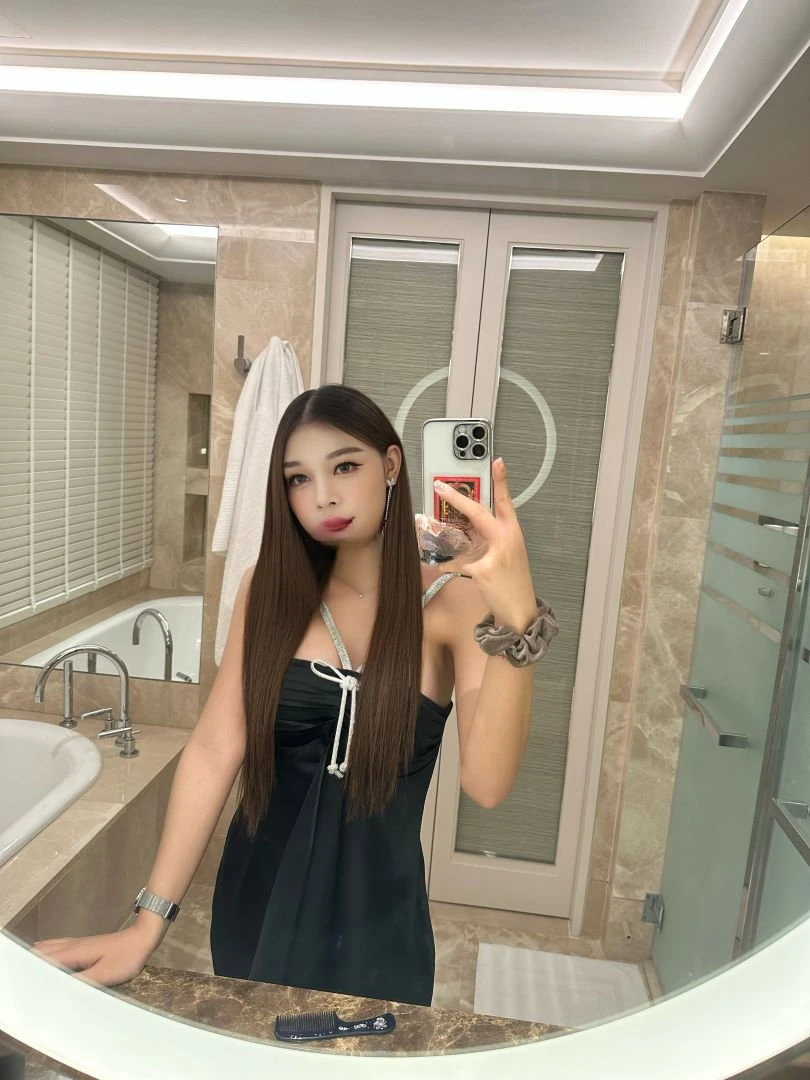 Yoonah — 6 / 9