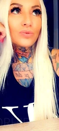 Tattoomodel Gina blond P*rno — 21 / 24