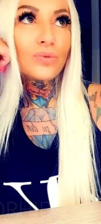 Tattoomodel Gina blond P*rno — 21 / 24