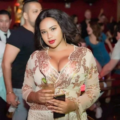 Brenda Rae, Escort, Al Farwaniyah