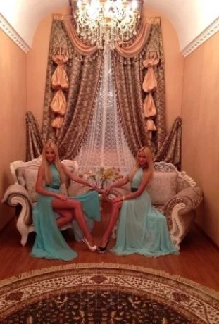 Lux Twins — 7 / 10