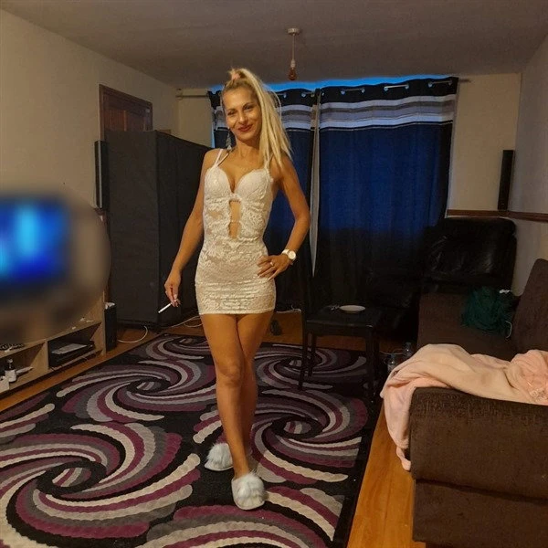 Lori15 — 2 / 3