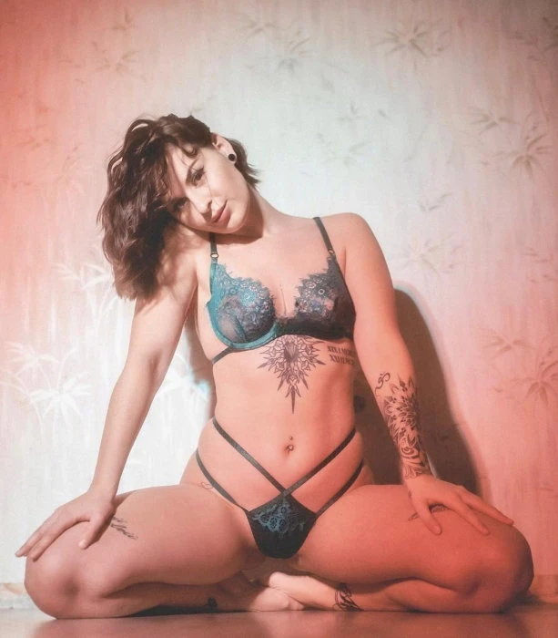 Martina — 2 / 3