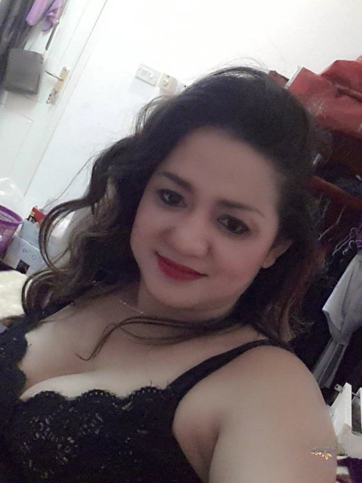 Nathaly — 2 / 4