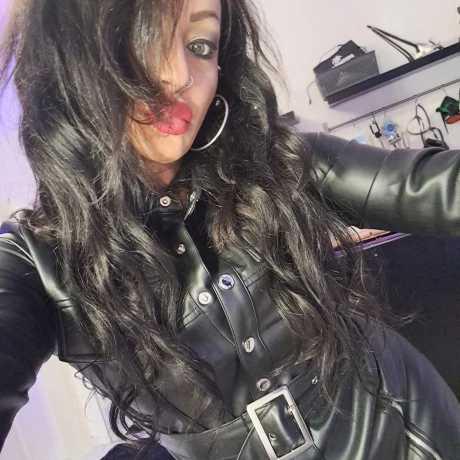 Bizarrluderleyla — 2 / 10