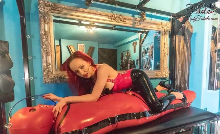 Lady Fatale Sensuele En Elegante Nederlandse Dominante Dame — 4 / 23