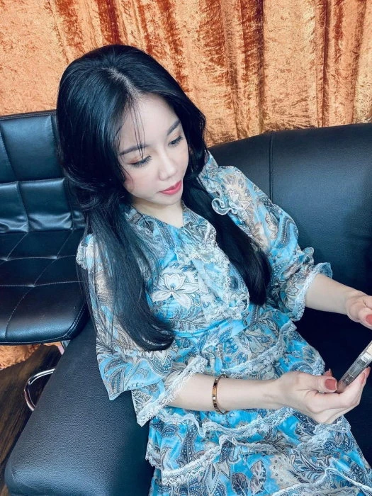 Susan Lee — 2 / 3