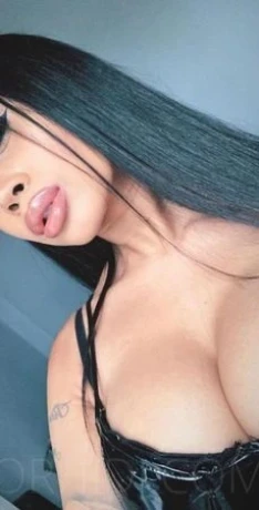 Lucia TV-Star im Eroscenter Platin — 1 / 3