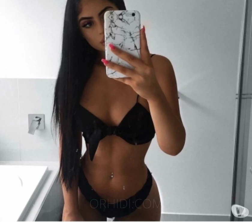 Lia — 2 / 3