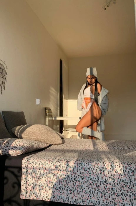 Isabella — 3 / 6
