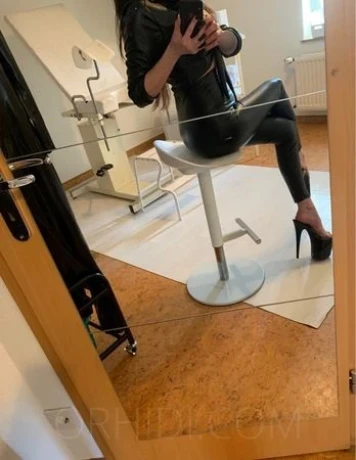 Lady Sarah — 3 / 5