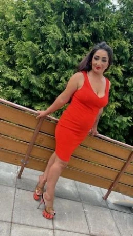 Christina in der Villa 24 — 1 / 3