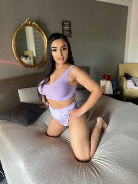 Yasmina Topservice — 4 / 5