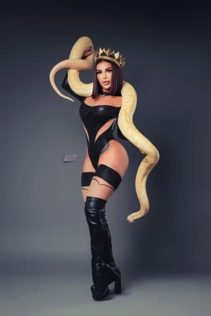 Karlita Real — 2 / 12