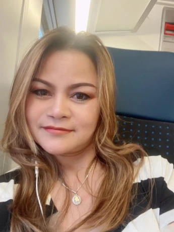 Thai Girl In Sirnach — 2 / 3