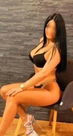 Kiara NEU  Patygirl in der Stadt — 2 / 3