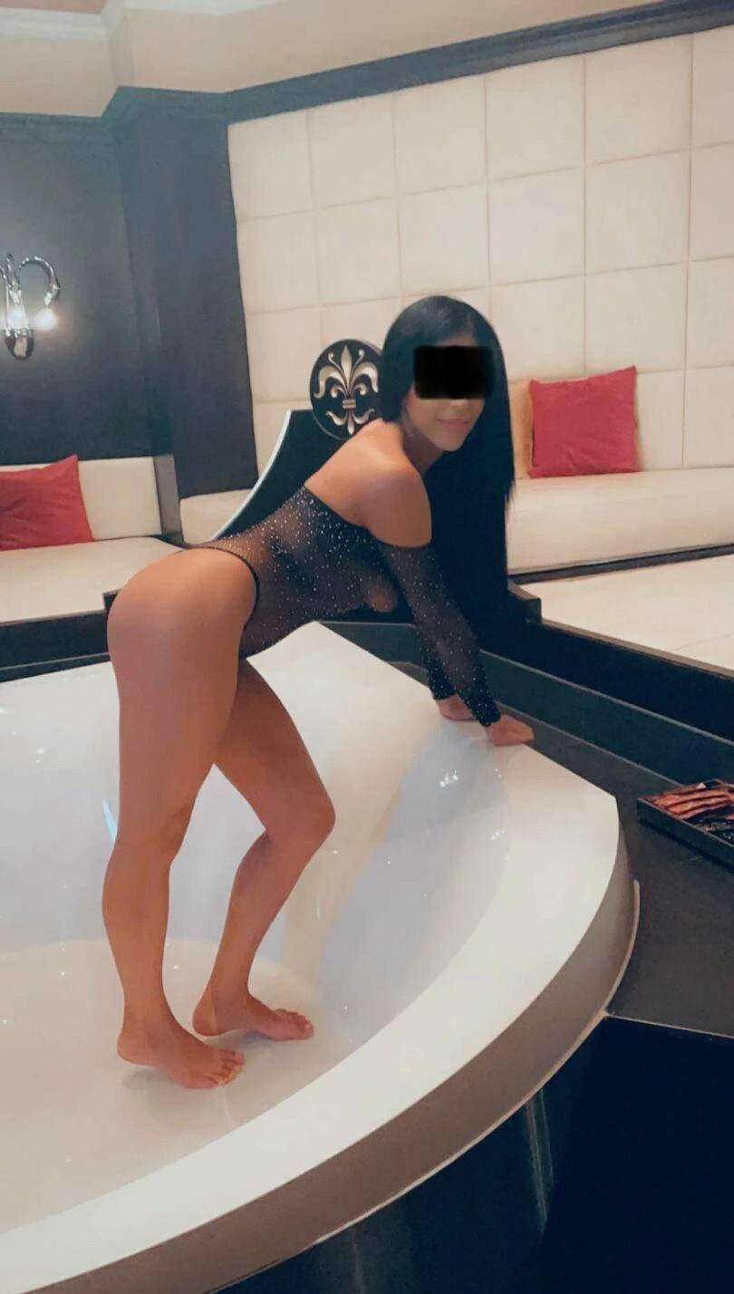 Nicole — 11 / 14