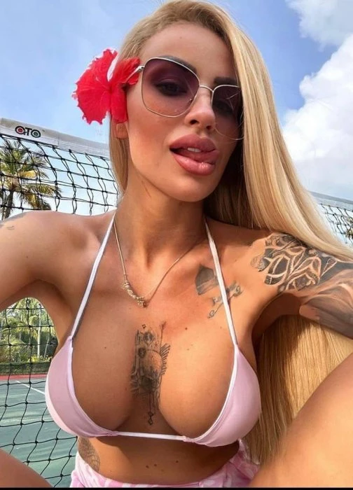 Yana — 1 / 3