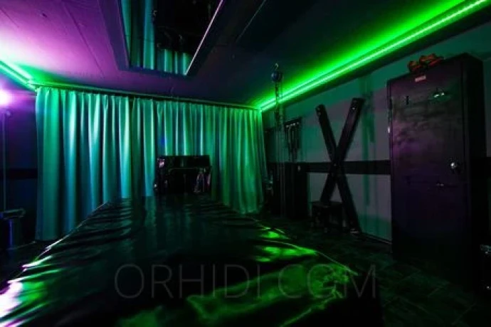 HERZLICH WILLKOMMEN IN DER VILLA TBZ! Bizarrstudio — 5 / 14