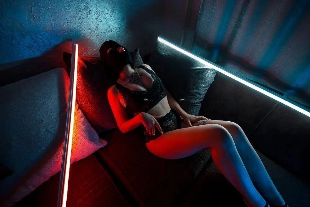 Amora, Escort, Dubai