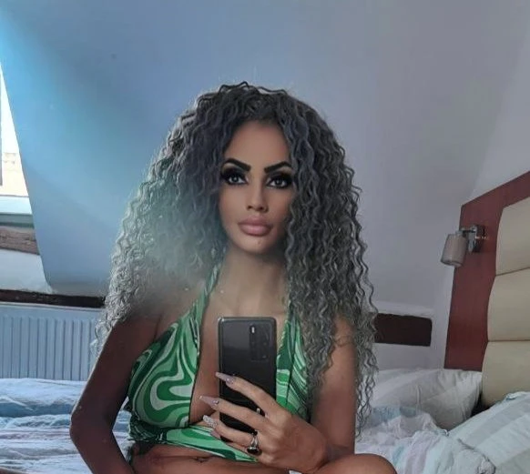 Susse Simona — 16 / 18