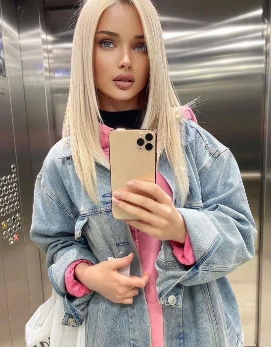 Mollie — 2 / 3