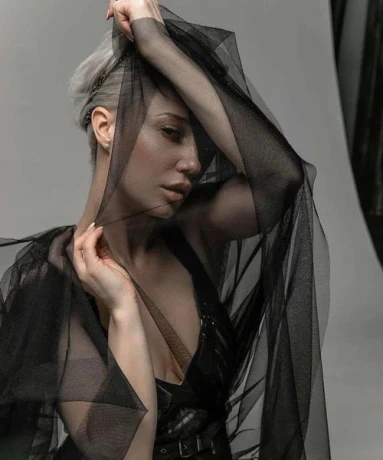 Sorana Feurige Blondine — 3 / 9