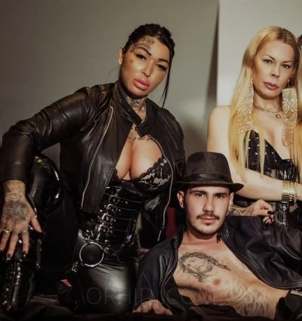 Domina Vicky — 23 / 24