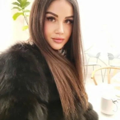 Lora, Escort, Trieste