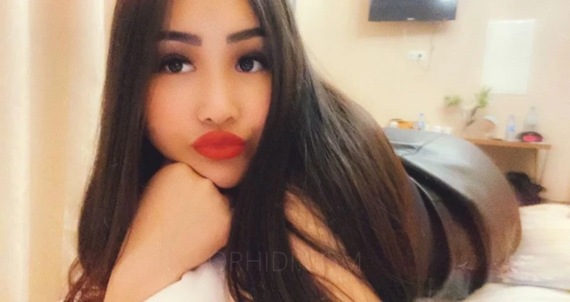 Lady Suttira — 4 / 5