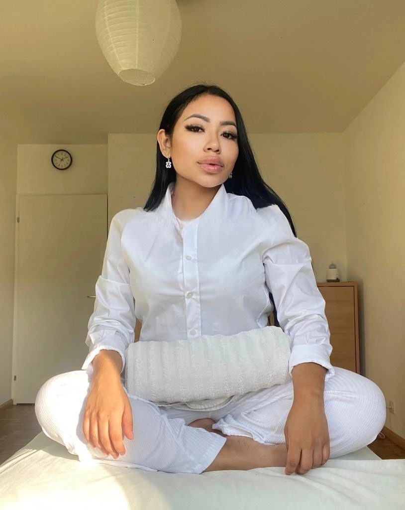 Erotische Massage By Karen In Zuerich Wipkingen — 2 / 5