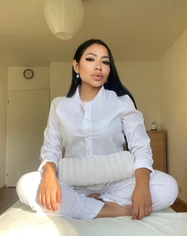 Erotische Massage By Karen In Zuerich Wipkingen — 2 / 5