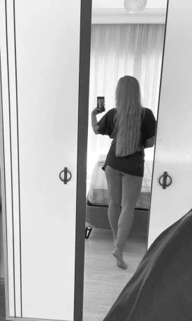 Diana Im Studio 6 — 3 / 4